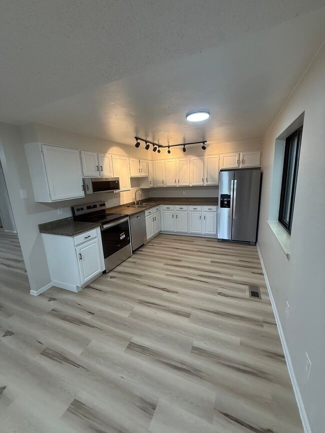 Building Photo - Beautifully Remodeled Westminster Ranch