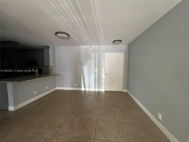 Foto del edificio - 5801 Riverside Dr