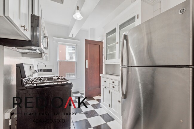 Foto del edificio - ~2 Months FREE~ Lovely One-Bedroom with La...