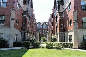 Building Photo - 7121 N Paulina St