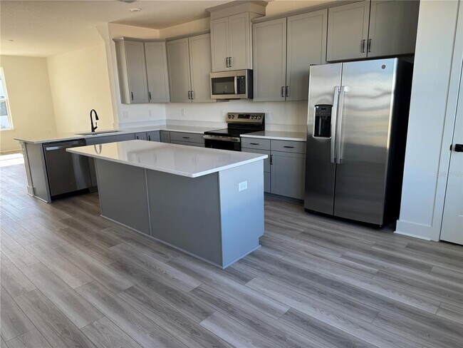 Foto del edificio - 15083 Grv Lk Dr