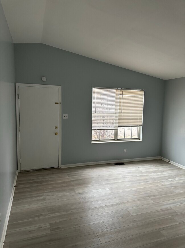 Building Photo - 1116 Laredo Ave