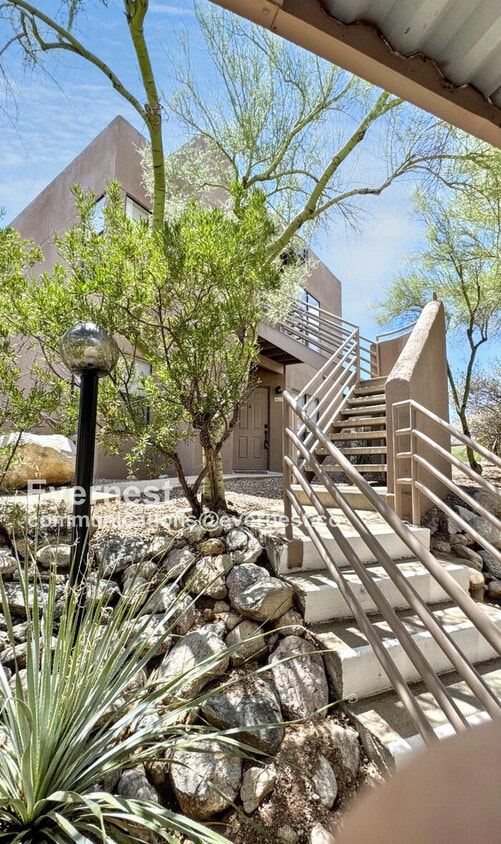 Primary Photo - 6655 N Canyon Crest Dr