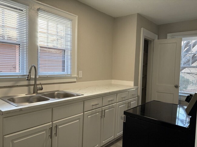 Foto del edificio - 2 Bedroom, 1 Bathroom Apartment in Reidsville!