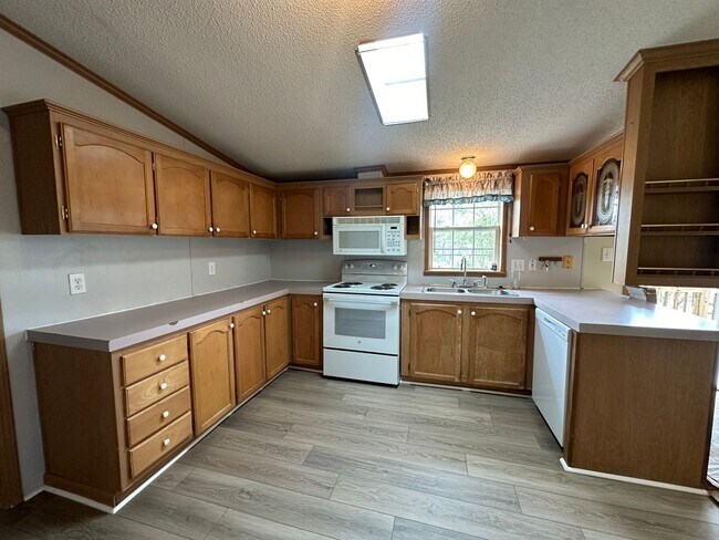 Foto del edificio - Spacious home in Campbell County. Country living!