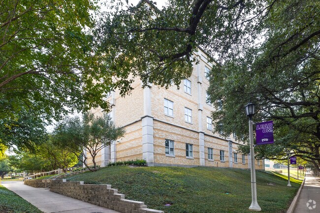 Alternar - TCU Moncrief Hall