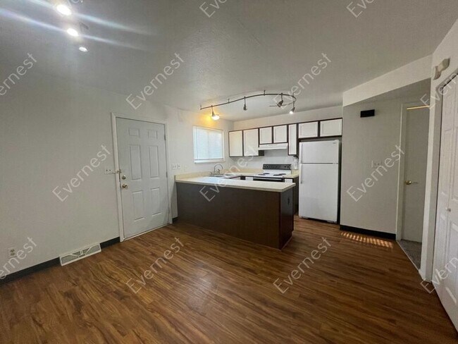 Foto del edificio - 1220 Benton St