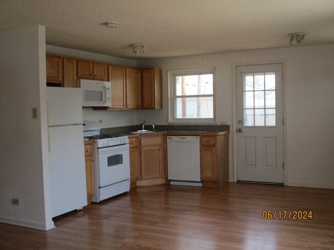 Building Photo - 8819 S Kolin Ave