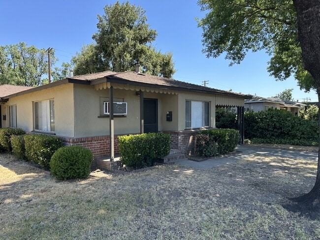 Building Photo - Modesto 1 Bedroom 1 Bathroom Duplex
