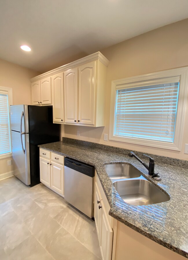 Building Photo - Charming home in Auburn!