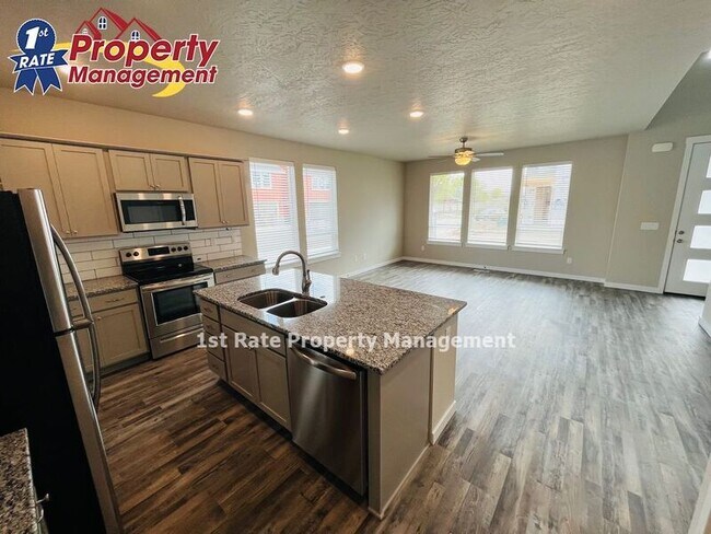 Building Photo - 452 N Traquair Ln