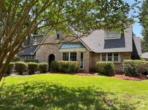 Building Photo - 8210 Hollyleaf Dr