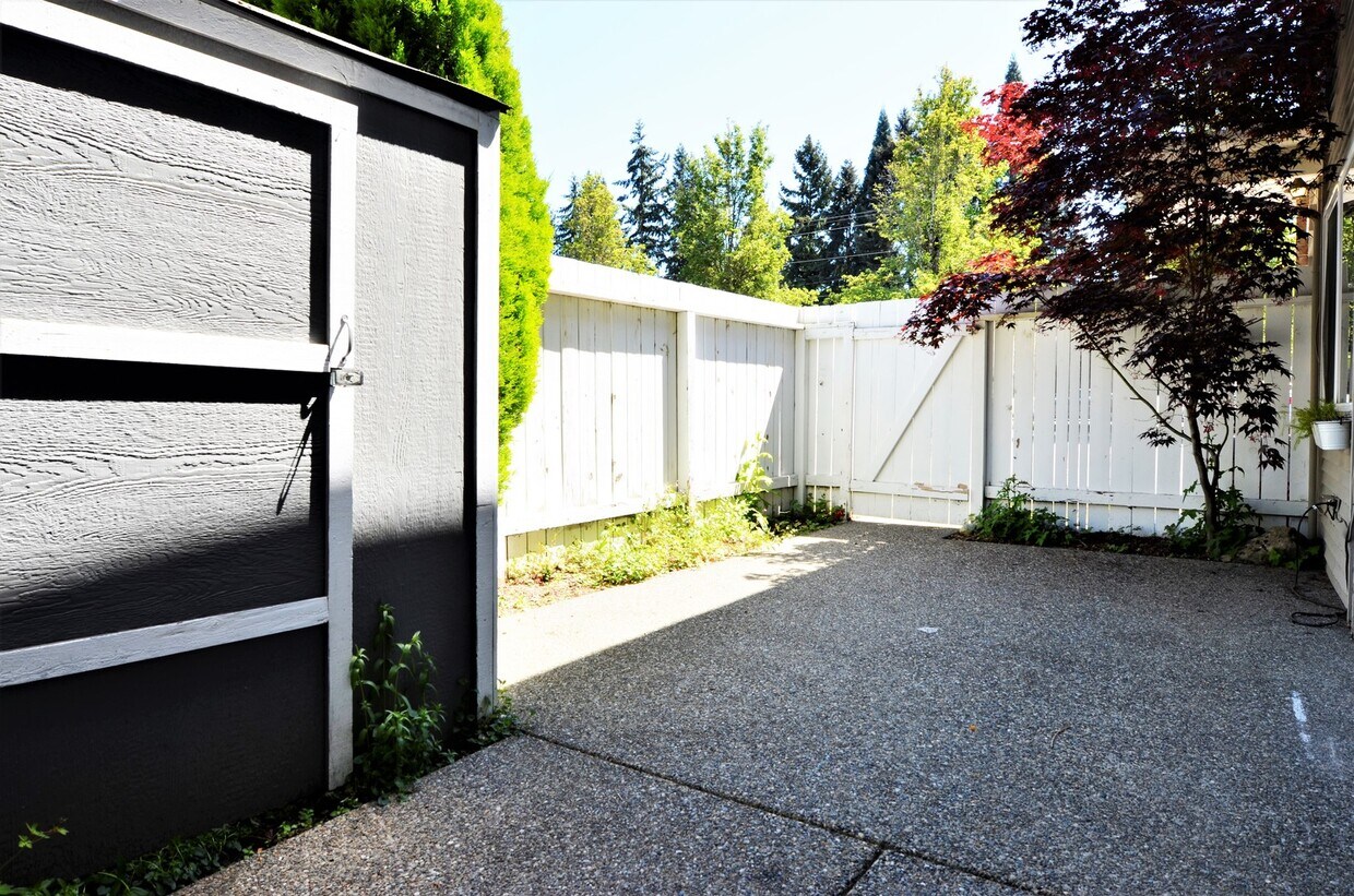 Primary Photo - Lovely end unit at Newport Townhome move i...