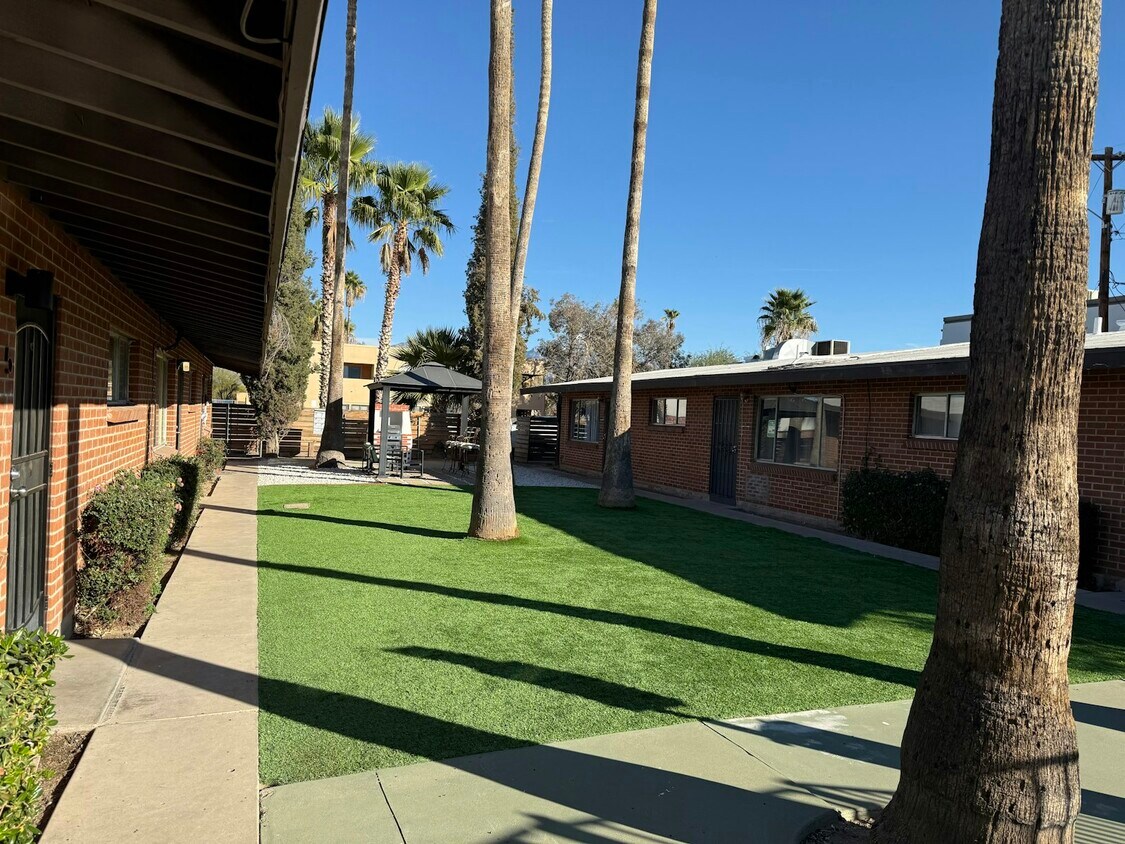 Foto del edificio - 3815 E 3rd St