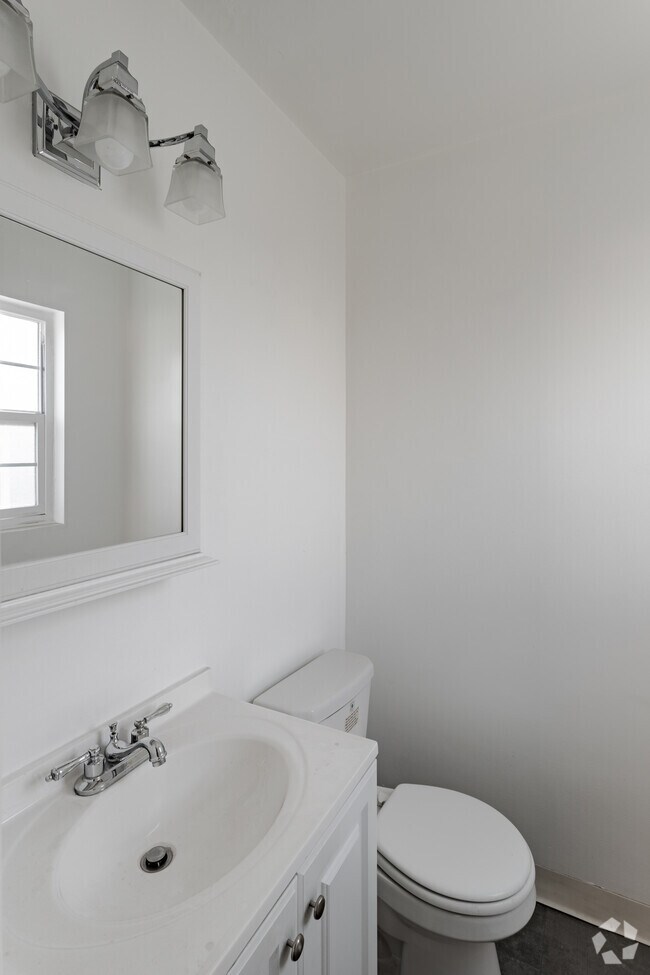 3BR, 2BA - 1100 SF - 3212 Bagley Ave