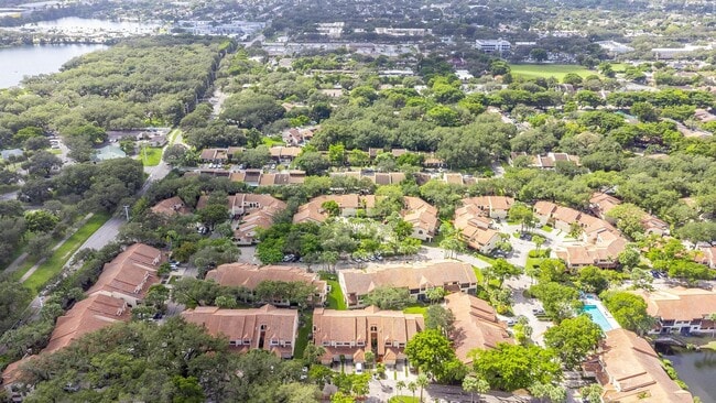 Foto del edificio - 3351 Emerald Oaks Dr