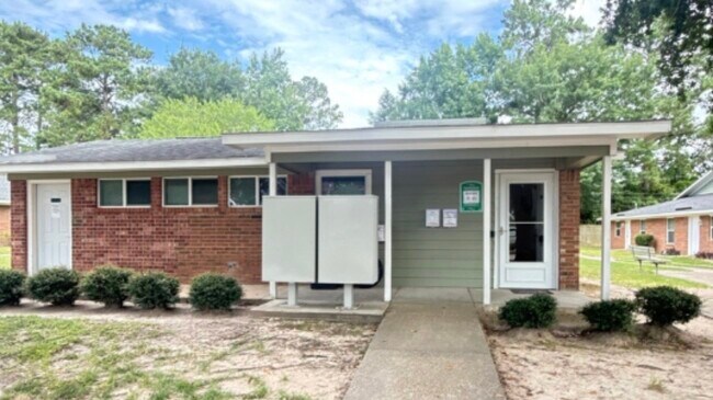 Foto del edificio - 2050 S Byrd Ave