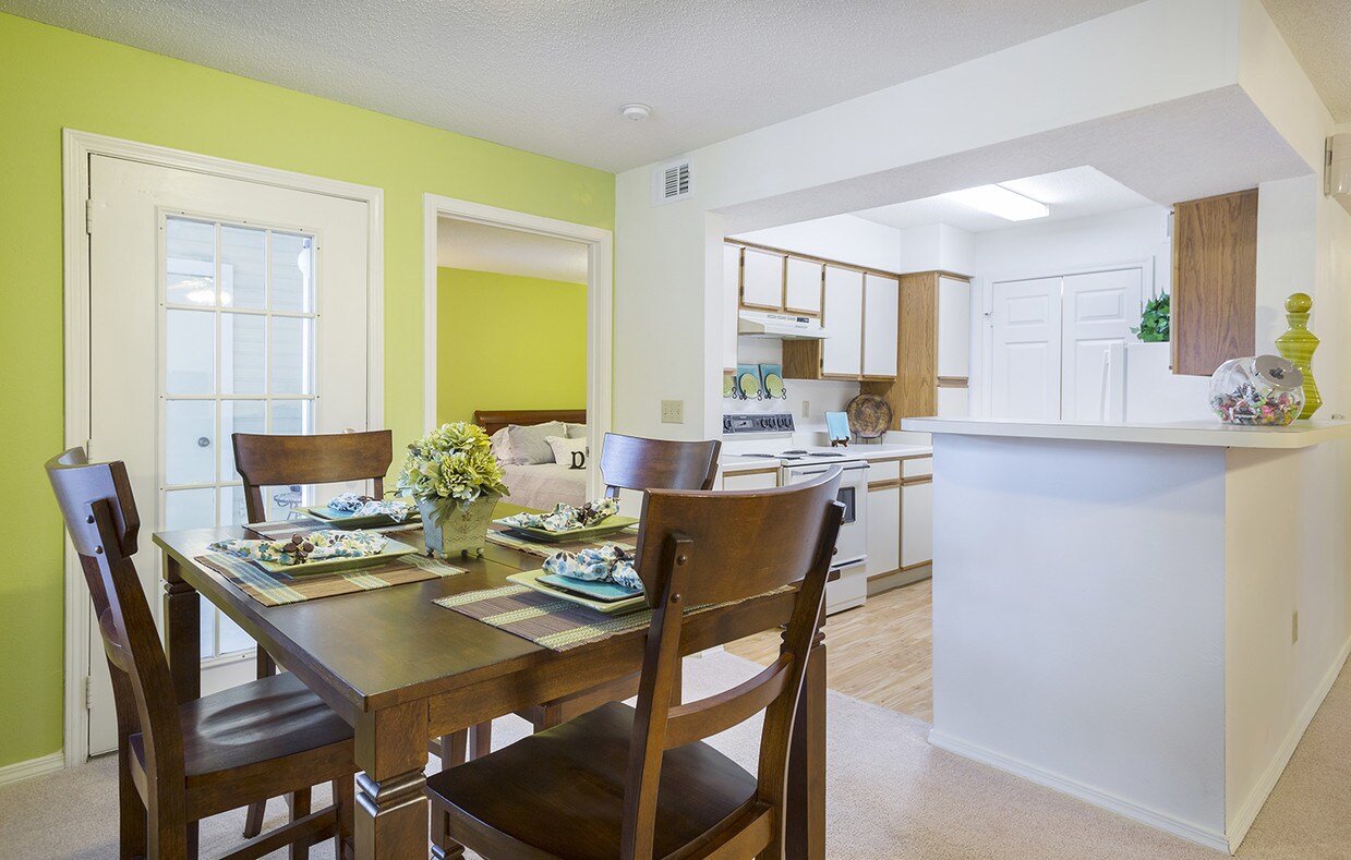 StoneBriar Apartments Overland Park, KS