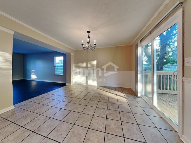 Building Photo - 10201 Stillwell Dr