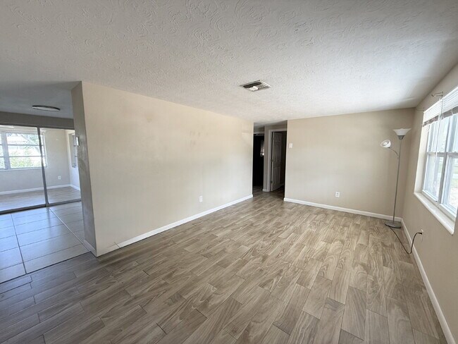 Building Photo - Charming 2-Bedroom Retreat with Additional...