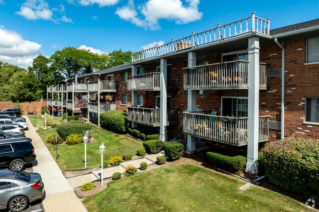 Building Photo - Harbor Club Apartments and Yacht Club