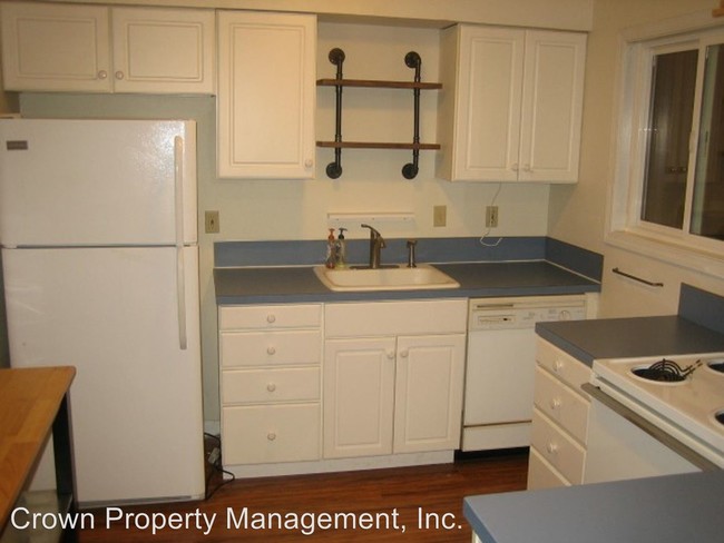 Building Photo - 3 br, 1.5 bath House - 1365 Madras St SE