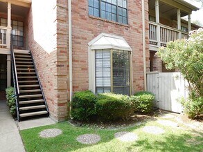 Building Photo - 2255 Braeswood Park Dr
