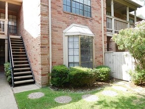 Building Photo - 2255 Braeswood Park Dr