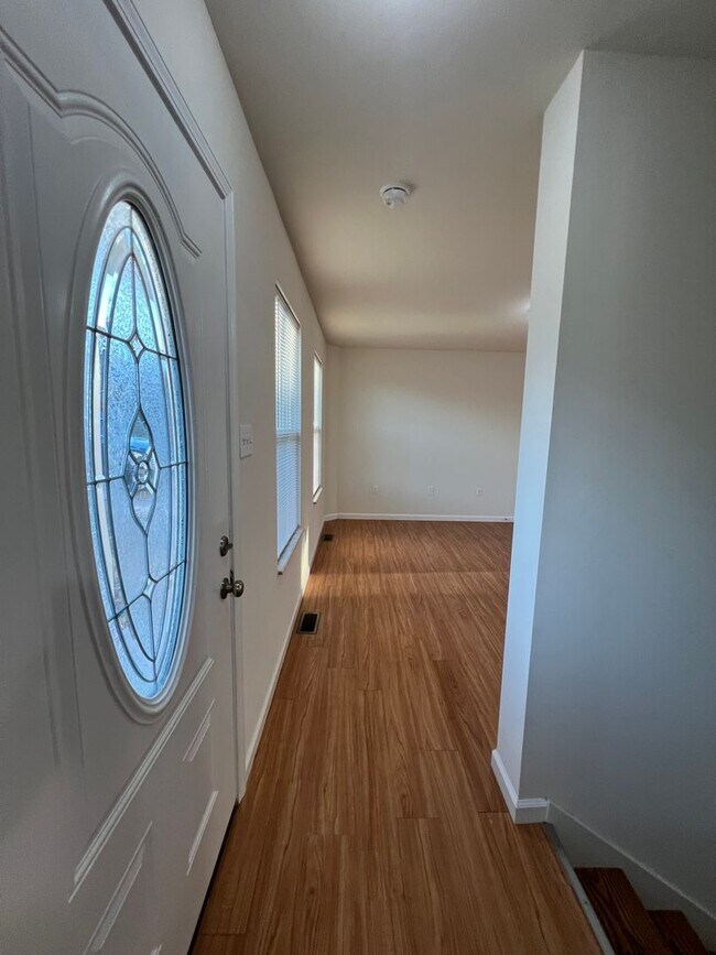 Foto del edificio - 3 Bedroom 2 bath 2 car garage house