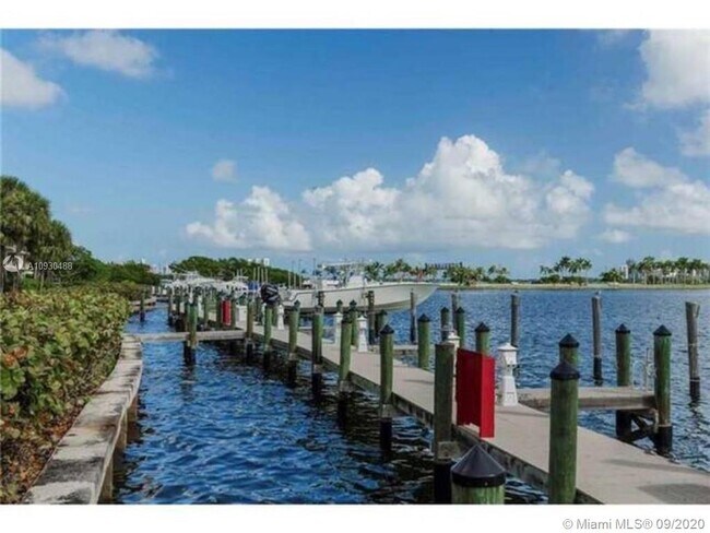 Building Photo - 12000 N Bayshore Dr