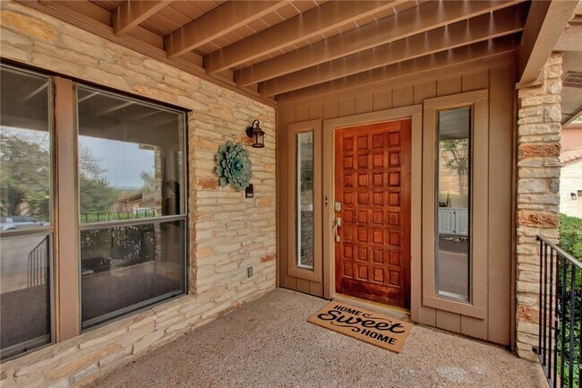 Building Photo - 209 Crescent Bluff
