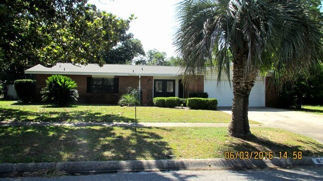 Building Photo - 657 Merioneth Dr