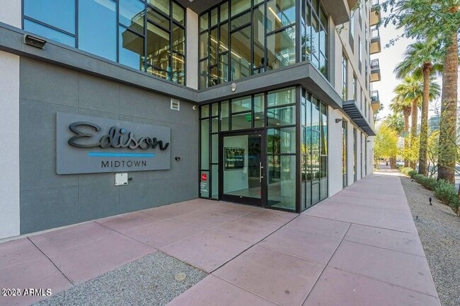 Resort Living in Midtown!! Pool, Dog walk... - Resort Living in Midtown!!  Pool, Dog walk... House
