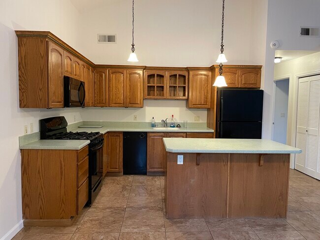 Kitchen - 185 Chimney Creek Rd
