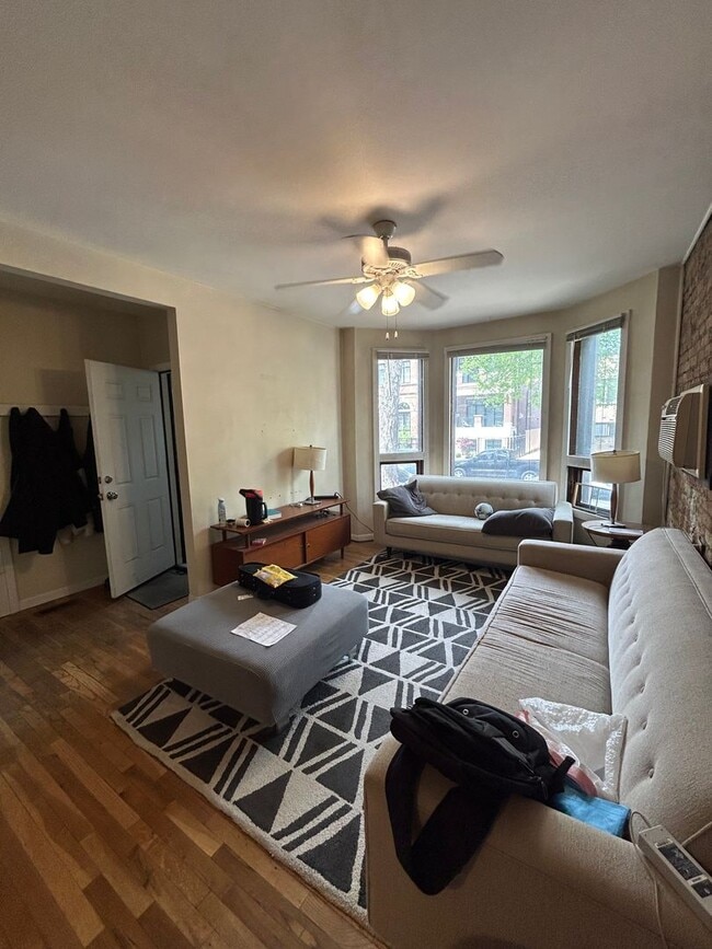 Building Photo - 863 W Lill Ave