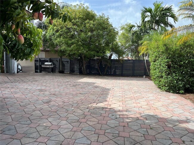 Building Photo - 9140 SW 153rd Ave