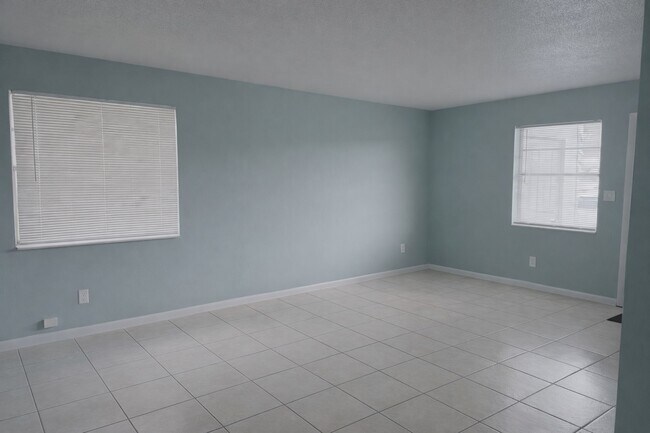 Foto del edificio - 3701 SW 59th Terrace