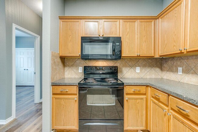 Foto del edificio - Walnut Street Duplex