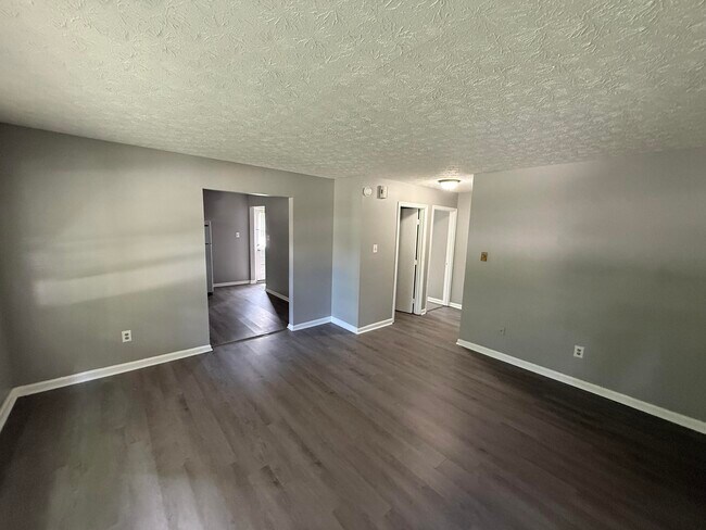 Foto del edificio - 327 Garden Park Dr