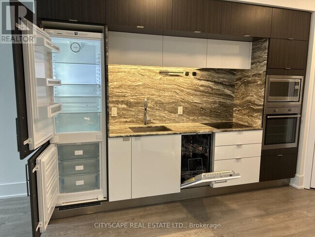 Building Photo - 1 Edgewater Dr