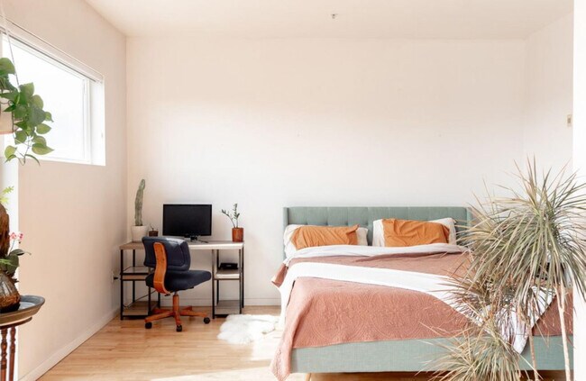 Building Photo - 1440 Little Raven St