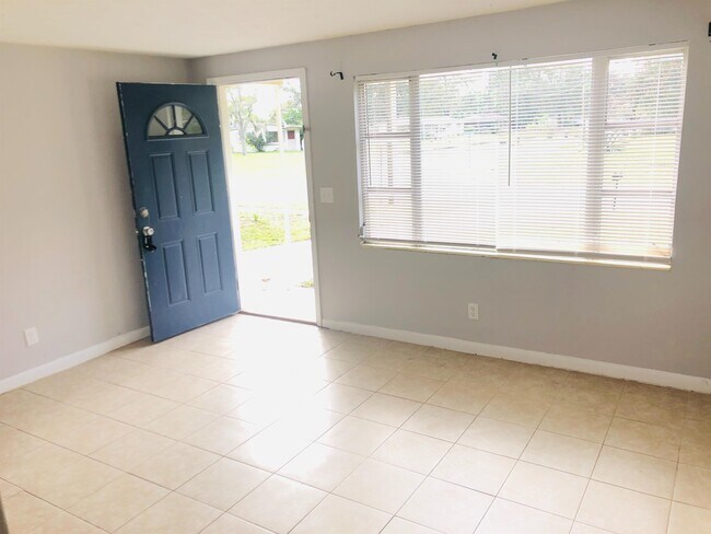 Foto del edificio - 240 Lee Dr