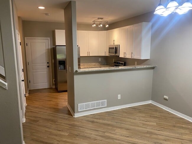 Building Photo - 3 bed 3 bath townhome - Ready 4/10/26