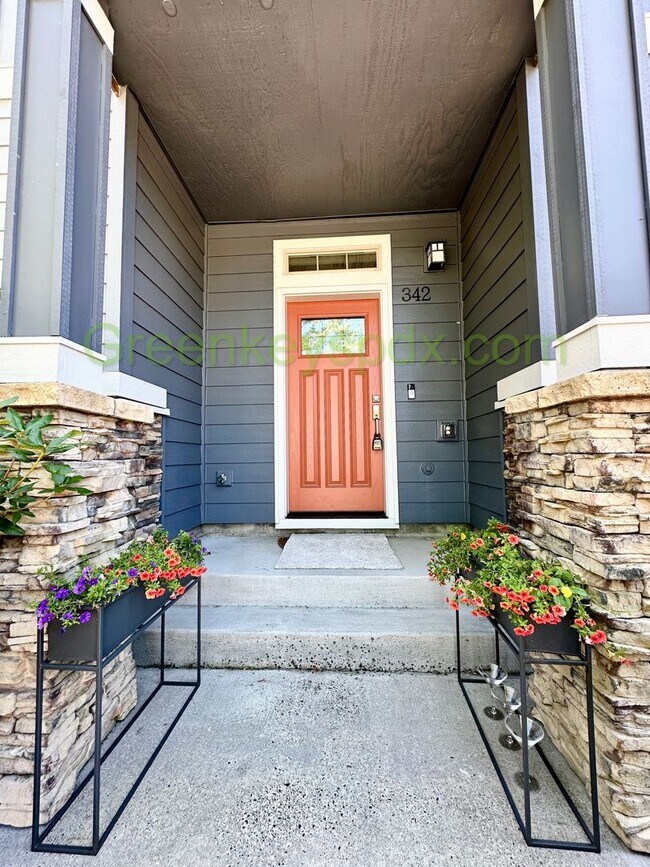 Foto del edificio - Secure and Beautiful 3-Bedroom 2.5-Bathroo...