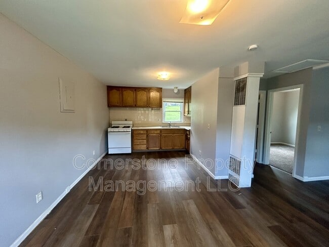 Foto del edificio - 8255 Lakeview Dr