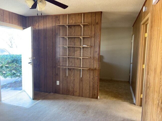 Foto del edificio - 110 Ave F Ave