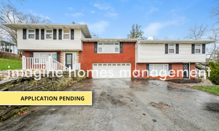 Primary Photo - Large 5 Bedroom Single Family Home in Plum...