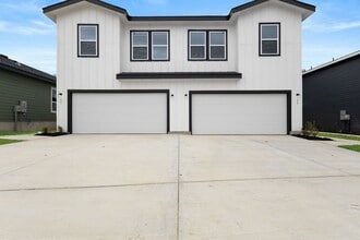 Building Photo - 114 Sai Mnr