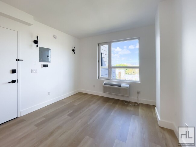 Building Photo - President Street / Spacious 2-Bed 1-Bath /...