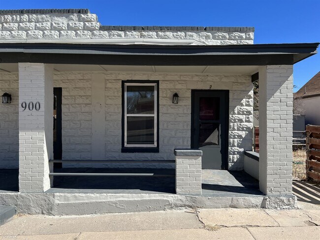 Foto del edificio - 1 br, 1 bath Triplex - 900 Elm Street 2